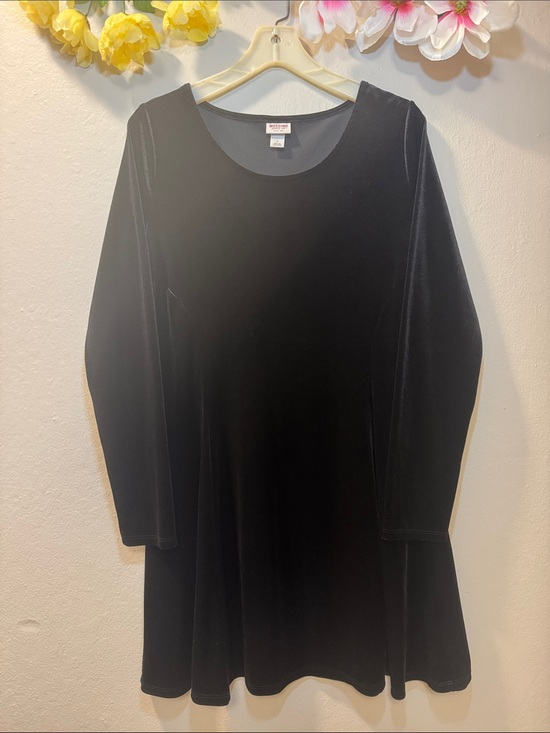 Mossimo Supply Co. Dresses & Skirts - Mossimo Supply Co. Black Velvet Long-Sleeve Swing Dress